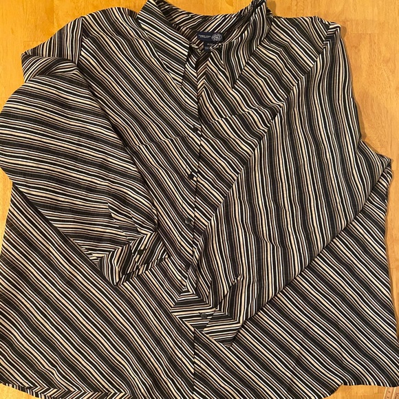 Women’s Blouse - Picture 3 of 8